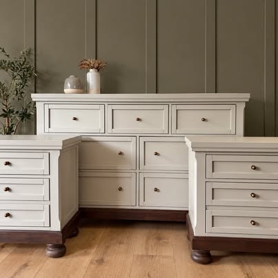 Stunning Vaughan-Bassett 3-piece bedroom set - Dresser and Nightstands | Retrodern, Longwood FL
